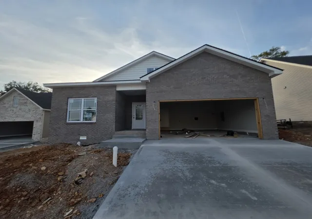 Photo 1 of Single family home for sale at 492 S Halifax Ct, Clarksville, TN 37040 | MLS# 3500832 | Listing updated on 2026-10-16