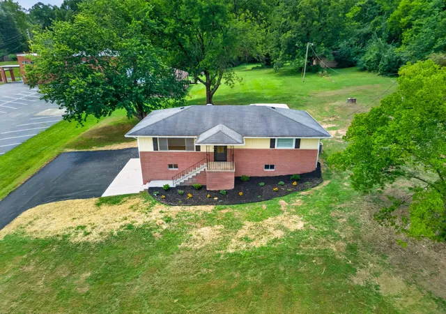 Photo 3 of Single family home for sale at 3458 Bennett Rd, Chattanooga, TN 37412 | MLS# 3500862 | Listing updated on 2026-10-05