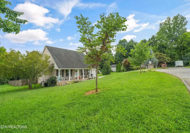 Photo 4 of Single family home for sale at 225 Hillsborough Ln, Lenoir City, TN 37772 | MLS# 3505953 | Listing updated on 2026-10-08
