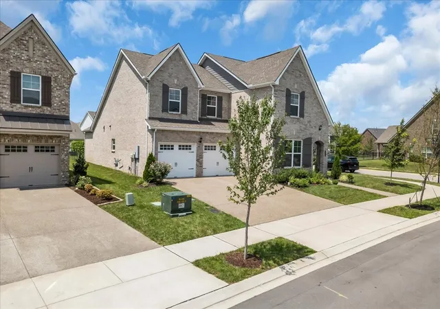 Photo 1 of Single family home for sale at 4000 Singing Crk Dr, Franklin, TN 37064 | MLS# 3500986 | Listing updated on 2026-09-28