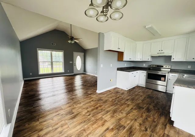 Photo 3 of Single family home for sale at 10 Crockett Dr, Fayetteville, TN 37334 | MLS# 3520286 | Listing updated on 2026-09-27