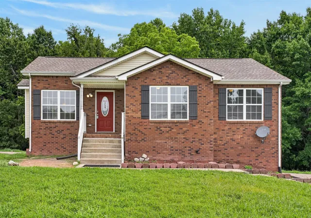 Single family home for sale at 1724 Ridge Runner Ct, Clarksville, TN 37042 | MLS# 3501333