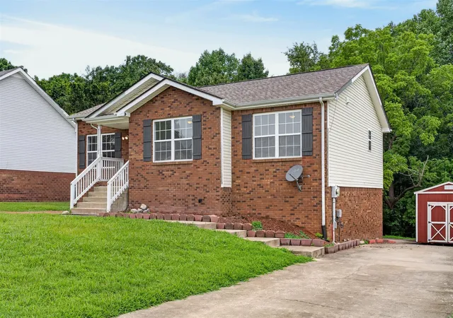 Photo 1 of Single family home for sale at 1724 Ridge Runner Ct, Clarksville, TN 37042 | MLS# 3501333 | Listing updated on 2026-09-23