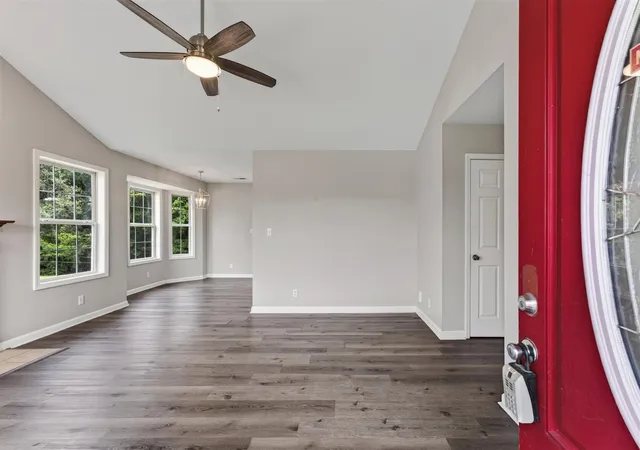 Photo 2 of Single family home for sale at 1724 Ridge Runner Ct, Clarksville, TN 37042 | MLS# 3501333 | Listing updated on 2026-09-23