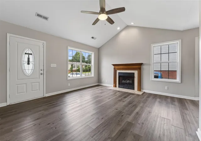 Photo 4 of Single family home for sale at 1724 Ridge Runner Ct, Clarksville, TN 37042 | MLS# 3501333 | Listing updated on 2026-09-23