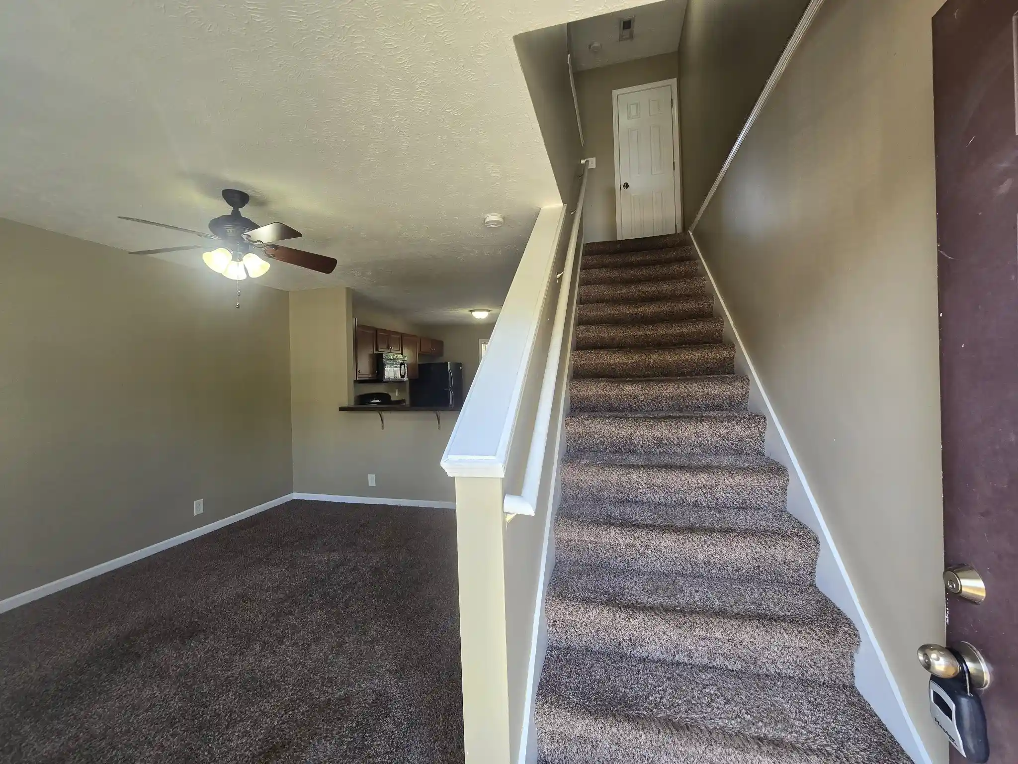 Listing Photo 2 - Condo for sale in 812 Oak Arbor Ct located at 812 Oak Arbor Ct, Clarksville, TN 37040 - Unit 812 Oak Arbor Ct