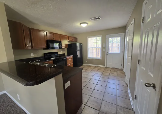 3rd image of 812 Oak Arbor Ct, Clarksville, TN 37040 | MLS# 3501008
