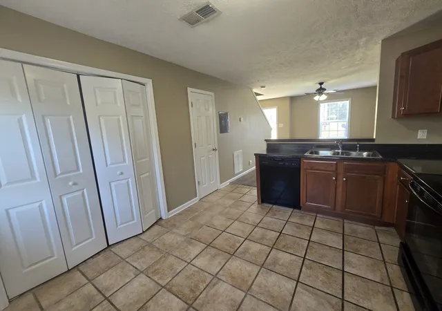 5th image of 812 Oak Arbor Ct, Clarksville, TN 37040 | MLS# 3501008