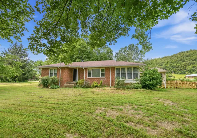 2nd image of 42 Depriest Bend Dr, Lobelville, TN 37097 | MLS# 3501025