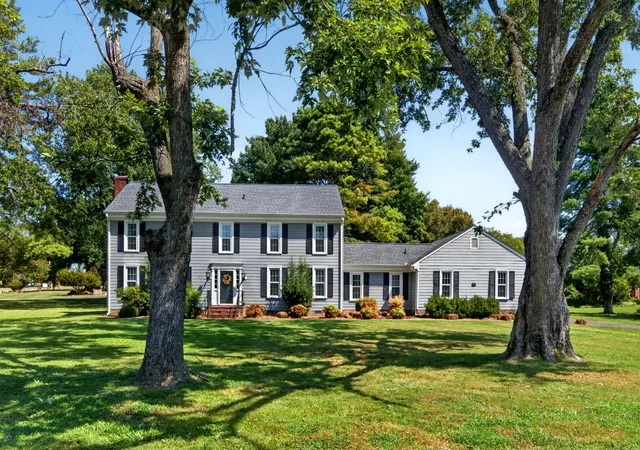 Photo 2 of Single family home for sale at 109 Skyview Dr, Hendersonville, TN 37075 | MLS# 3511225 | Listing updated on 2026-09-03