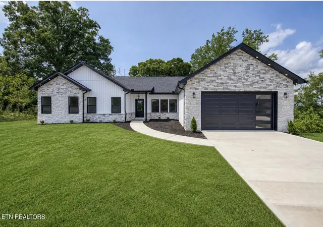 Single family home for sale at 3259 Sandpiper Ct, Kodak, TN 37764 | MLS# 3545675