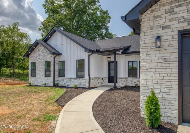 Photo 2 of Single family home for sale at 3259 Sandpiper Ct, Kodak, TN 37764 | MLS# 3545675 | Listing updated on 2026-10-07