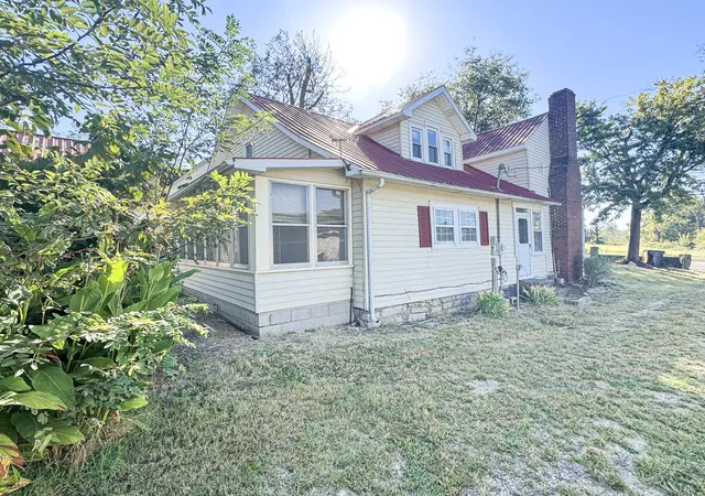 Photo 3 of Single family home for sale at 405 E Main St, Hartsville, TN 37074 | MLS# 3615291 | Listing updated on 2026-10-09