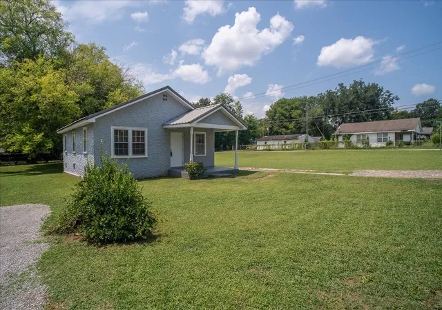 3rd image of 204 S Spurr St, Florence, AL 35630 | MLS# 3501214