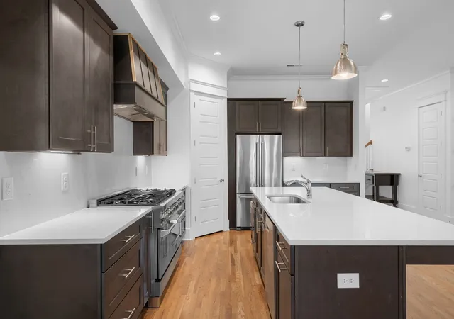 Photo 1 of Single family home for sale at 120b Lincoln Ct, Nashville, TN 37205 | MLS# 3512800 | Listing updated on 2026-09-01