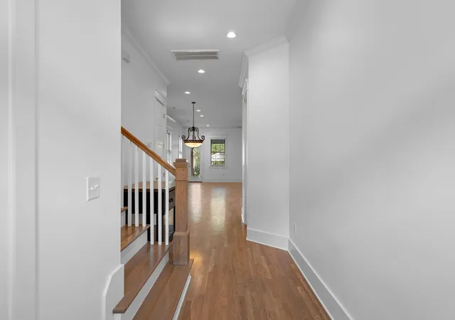 Photo 3 of Single family home for sale at 120b Lincoln Ct, Nashville, TN 37205 | MLS# 3512800 | Listing updated on 2026-09-01