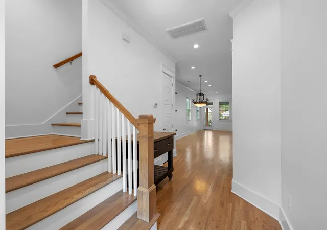 Photo 3 of Single family home for sale at 120b Lincoln Ct, Nashville, TN 37205 | MLS# 3512800 | Listing updated on 2026-09-01