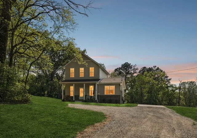 Photo 3 of Single family home for sale at 466 Mooresville Pike, Columbia, TN 38401 | MLS# 3510901 | Listing updated on 2026-09-24
