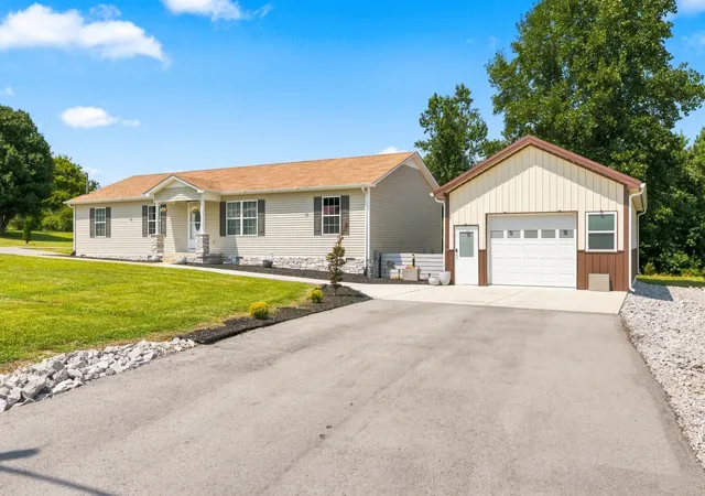 Single family home for sale at 870 Newt Vanattia Rd, Hillsboro, TN 37342 | MLS# 3526666