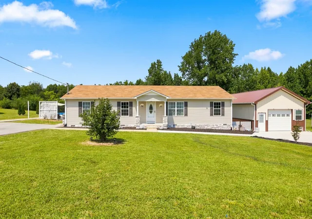 Photo 2 of Single family home for sale at 870 Newt Vanattia Rd, Hillsboro, TN 37342 | MLS# 3526666 | Listing updated on 2026-09-27