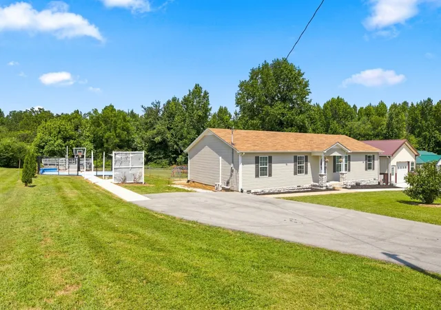 Photo 3 of Single family home for sale at 870 Newt Vanattia Rd, Hillsboro, TN 37342 | MLS# 3526666 | Listing updated on 2026-09-27