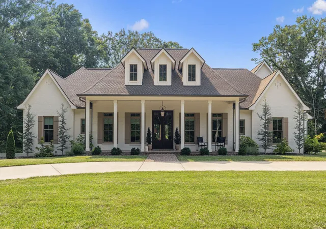 Photo 1 of Mansion for sale at 4219 Sadlersville Rd, Adams, TN 37010 | MLS# 3536018 | Listing updated on 2026-09-03