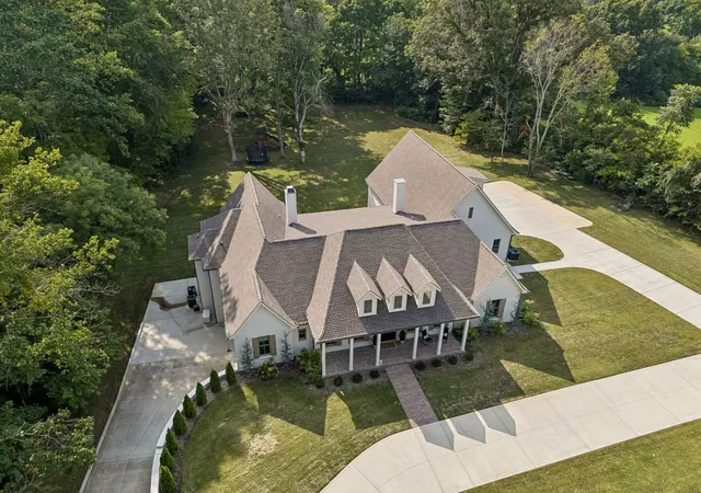 Photo 3 of Mansion for sale at 4219 Sadlersville Rd, Adams, TN 37010 | MLS# 3536018 | Listing updated on 2026-09-03