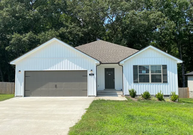 Photo 1 of Sale Pending at 762 Gleason Dr, Clarksville, TN 37042 | MLS# 3501302 | Listing updated on 2026-10-07