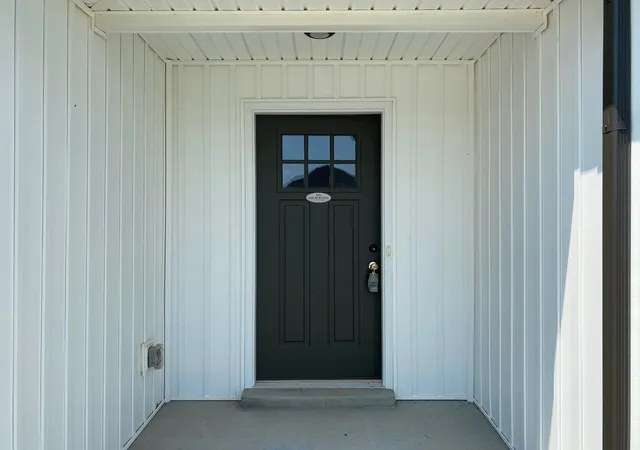 Photo 2 of Sale Pending at 762 Gleason Dr, Clarksville, TN 37042 | MLS# 3501302 | Listing updated on 2026-10-07