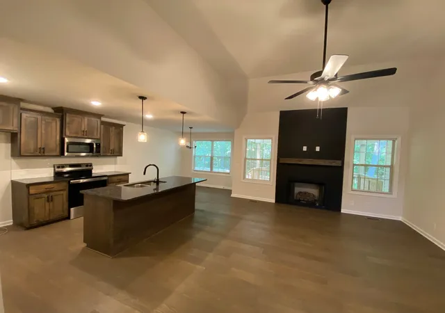 Photo 4 of Sale Pending at 762 Gleason Dr, Clarksville, TN 37042 | MLS# 3501302 | Listing updated on 2026-10-07