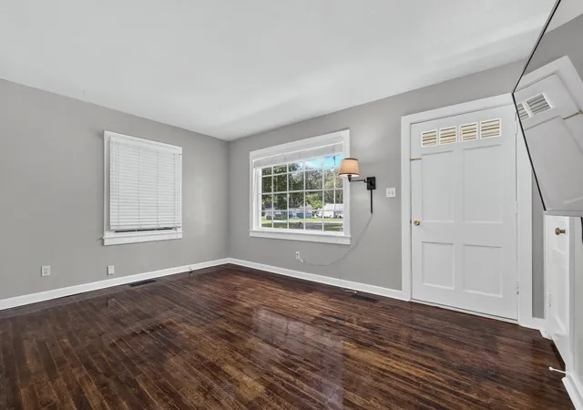 Photo 2 of Single family home for sale at 907 Woodland Ct, Manchester, TN 37355 | MLS# 3501330 | Listing updated on 2026-09-24