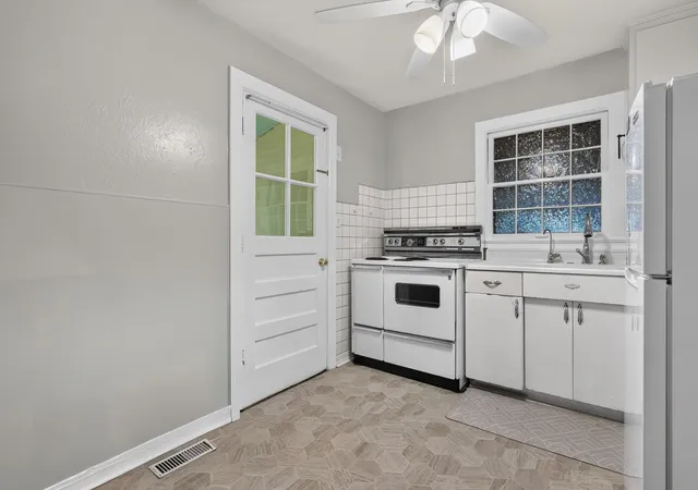 Photo 3 of Single family home for sale at 907 Woodland Ct, Manchester, TN 37355 | MLS# 3501330 | Listing updated on 2026-09-24