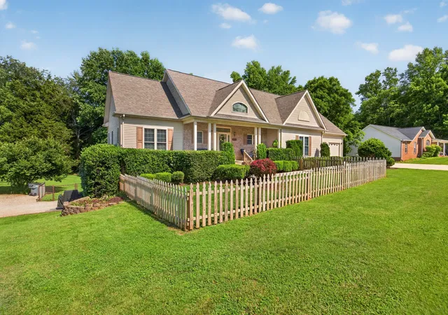 Photo 3 of Single family home for sale at 2142 Jean Ct, Cookeville, TN 38501 | MLS# 3510216 | Listing updated on 2026-10-08
