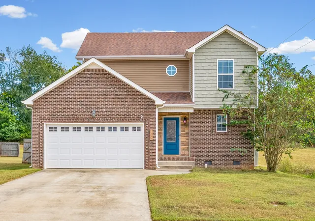 Photo 1 of Single family home for sale at 1002 Harding Dr, Clarksville, TN 37042 | MLS# 3602304 | Listing updated on 2026-10-04