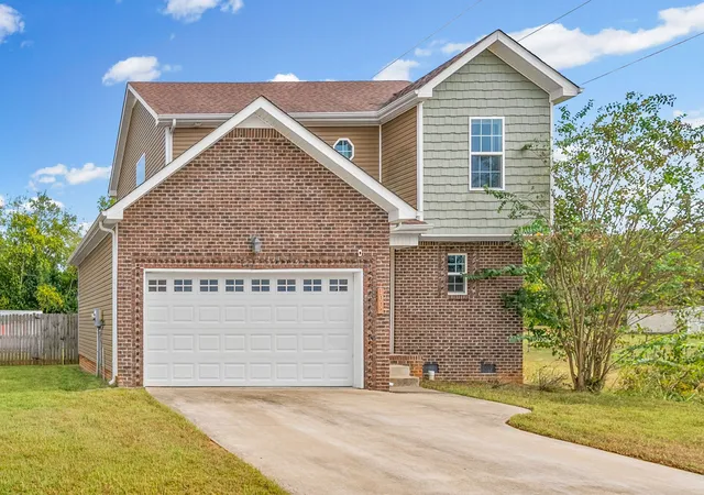 Photo 1 of Single family home for sale at 1002 Harding Dr, Clarksville, TN 37042 | MLS# 3602304 | Listing updated on 2026-10-04