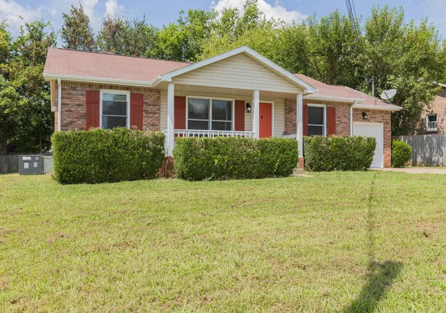 Photo 3 of Sale Pending at 3820 Marla Cir, Clarksville, TN 37042 | MLS# 3526761 | Listing updated on 2026-10-17