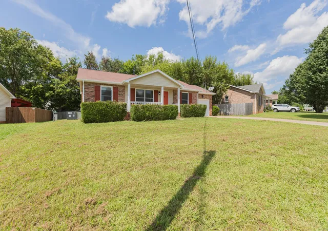 Photo 4 of Sale Pending at 3820 Marla Cir, Clarksville, TN 37042 | MLS# 3526761 | Listing updated on 2026-10-17