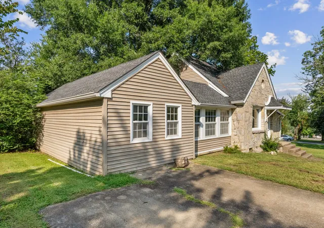 2nd image of 421 8th Ave S, Lewisburg, TN 37091 | MLS# 3501354