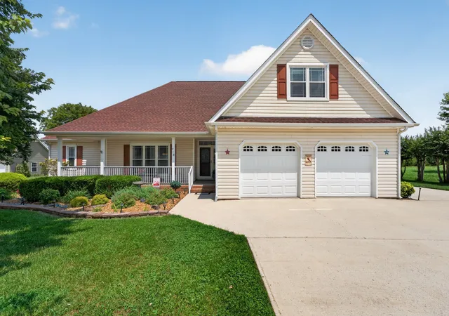 1st image of 218 Charlotte Dr, Winchester, TN 37398 | MLS# 3501421
