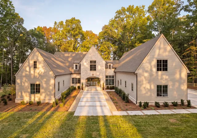 Photo 1 of Single family home for sale at 5900 Pinewood Rd, Franklin, TN 37064 | MLS# 3591967 | Listing updated on 2026-09-22