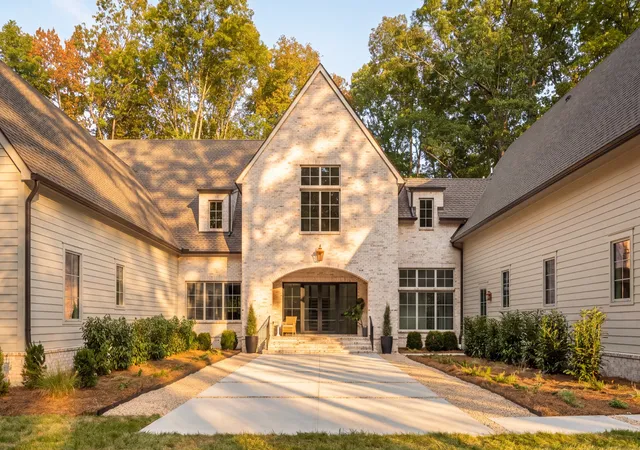Photo 2 of Single family home for sale at 5900 Pinewood Rd, Franklin, TN 37064 | MLS# 3591967 | Listing updated on 2026-09-22