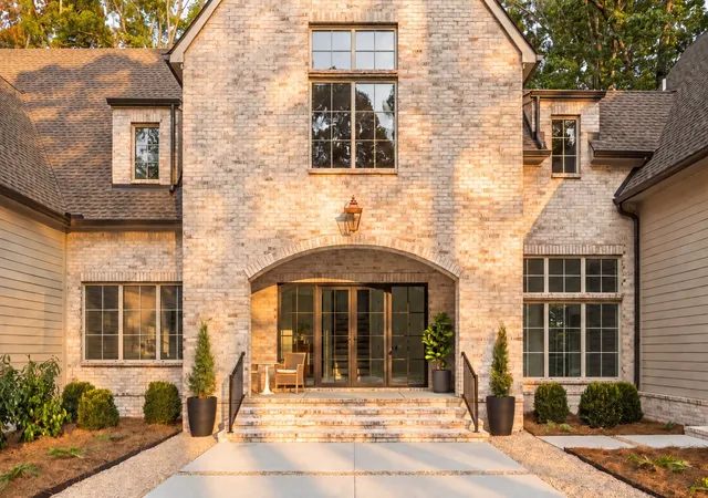 Photo 3 of Single family home for sale at 5900 Pinewood Rd, Franklin, TN 37064 | MLS# 3591967 | Listing updated on 2026-09-22
