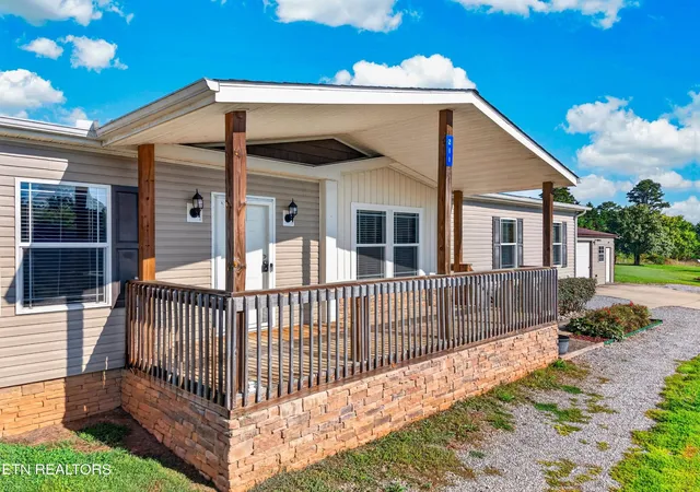Photo 4 of Manufactured home for sale at 211 S Springview Rd, Maryville, TN 37801 | MLS# 3519182 | Listing updated on 2026-10-10