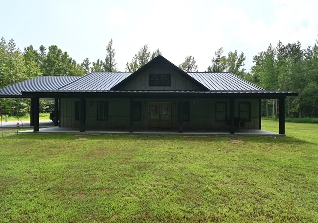 Photo 3 of Single family home for sale at 4897 Lick Crk Rd, Linden, TN 37096 | MLS# 3505979 | Listing updated on 2026-08-25