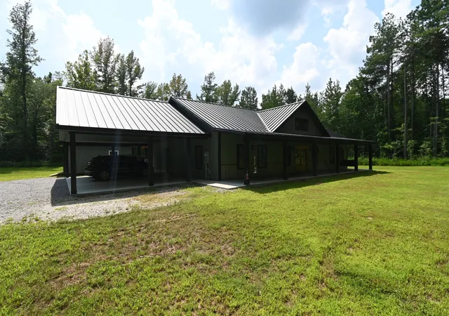 Photo 3 of Single family home for sale at 4897 Lick Crk Rd, Linden, TN 37096 | MLS# 3505979 | Listing updated on 2026-08-25