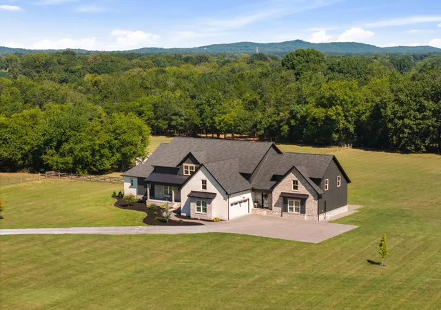 Photo 1 of Mansion for sale at 3340 Midland Acres Dr, Bell Buckle, TN 37020 | MLS# 3529004 | Listing updated on 2026-08-29