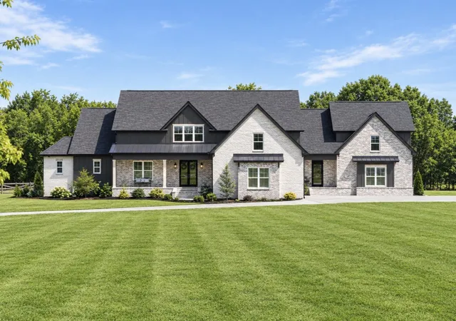 Photo 1 of Mansion for sale at 3340 Midland Acres Dr, Bell Buckle, TN 37020 | MLS# 3529004 | Listing updated on 2026-10-23