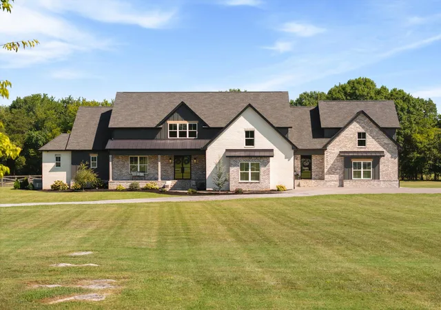 Photo 2 of Mansion for sale at 3340 Midland Acres Dr, Bell Buckle, TN 37020 | MLS# 3529004 | Listing updated on 2026-08-29