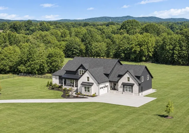 Photo 2 of Mansion for sale at 3340 Midland Acres Dr, Bell Buckle, TN 37020 | MLS# 3529004 | Listing updated on 2026-10-23