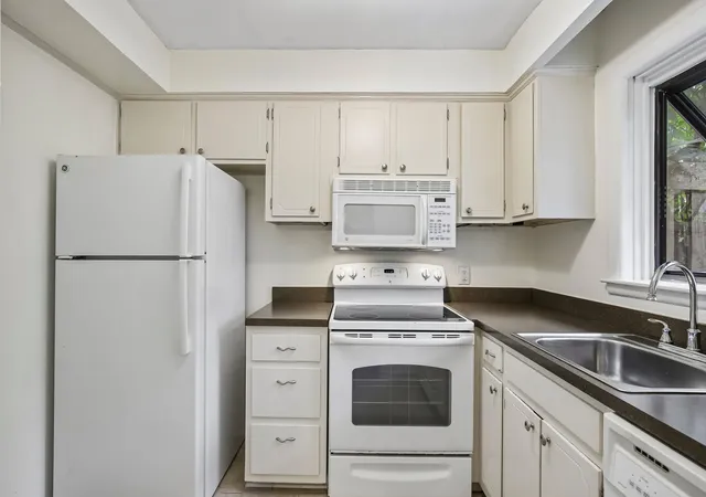 Photo 3 of Townhouse for sale at 3000 Hillsboro Pike #113, Nashville, TN 37215 | MLS# 3515945 | Listing updated on 2026-08-27